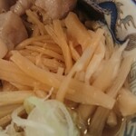 ケンチャンラーメン - 細かく刻んだメンマが特徴
