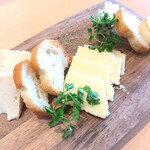 レカイエ オイスターバー - チーズ3種盛り　¥790