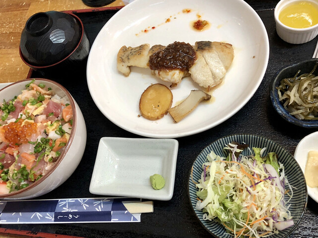 魚屋直営食堂 魚まる 赤嶺 定食 食堂 ネット予約可 食べログ 魚屋直営食堂 魚まる 赤嶺 定食 食堂 ネット予約可 食べログ
