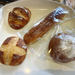 Boulangerie et cafe liaison - 4種類のくるみ入りのパン購入
