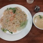 チャーハン専門店 エン - えびレタスチャーハン（M・６００円）