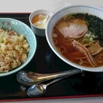 かすがや - 料理写真:半チャン＋ラーメン 780円