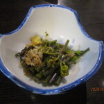 くじらのお宿 一乃谷 - お通しのワラビ