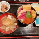 男鹿半島 - 飲んだ後の締め丼