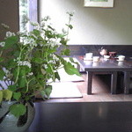 蕎麦 阿き津 - 自分が座った卓上の花