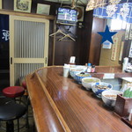 季節一品料理 藤原 - カウンターのみ13席。