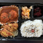 ガンバ！ガンバ！！ - B.ミートボールとチキンカツ弁当　500円(税込)