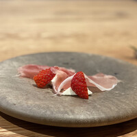 Itsuki - アミューズ　いちご　生ハム　モッツァレラチーズ