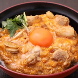 Hashidaya Nakameguro branch is a restaurant that serves chicken dishes and the famous Oyako-don (Chicken and egg bowl) that you will see on TV!