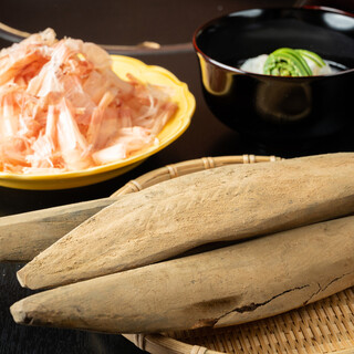 知床の“羅臼昆布”や枕崎市の“鰹本枯節”でひいたお出汁に驚く