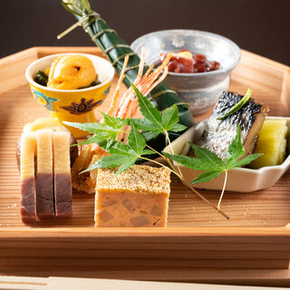 以北海道鄂霍次克為主題，享受充滿季節風味的日本料理。