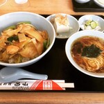 呂山 - 【本日のランチ】鶏丼+ミニラーメン　¥800-