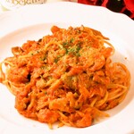 Tuna and mushroom tomato sauce spaghetti