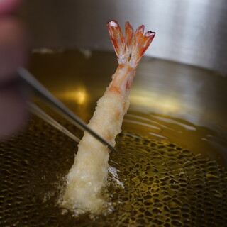 We serve Tempura made with seasonal ingredients depending on the season.