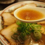 大醤軒 - チャーシューメン（スープ）