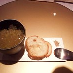 欧割烹 清水 - アボガドのムース　コンソメ・ド・ヴォ