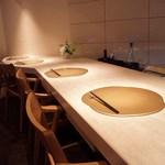 欧割烹 清水 - カウンター８席のみの、お洒落な店内