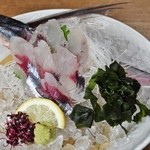 Uotaru - 飛魚の刺身　飛魚は脂が少なく刺身にすると魚本来の味を楽しめ、サッパリといただけます。