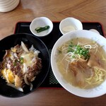 日の出食堂 - ラーメンと牛丼セット￥800