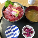 寿司吉 - 鮪3種切り落とし丼1500円