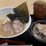 北海道らーめん とんとことん - 塩らーめん670円+ミニチャーマヨ丼ドリンクセット150円