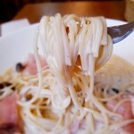 スパゲティながい - クリームソース　生ハム　1,300円  　しめじもある❗