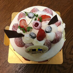 パティスリー　ハレ - 王道のいちごのデコレーションケーキ