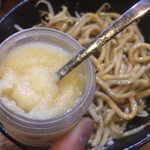 麺座ぎん - 卓上ニンニク追加も序盤で