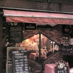 レーザーラッシュ - 夕暮れ時の外観