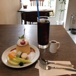 uni CAFE - uniプリン¥600  セットドリンク:アイスコーヒー¥300
      
      