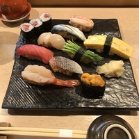 豊鮨 - ぼたんにぎり。
                    美味し。