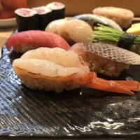 豊鮨 - ぼたんにぎり。
                    美味し。