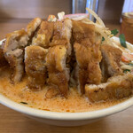 極濃湯麺 フタツメ - このボリューム！辛いシリーズはスープが赤い色味