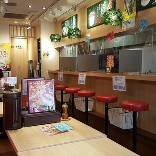 太陽のトマト麺_2