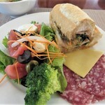 Palm Garden Resort - 料理写真:バインミー