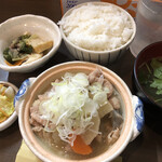 家庭料理居酒屋 よってって - ♪もつ煮込み定食 ¥600