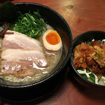 頑固麺 - 塩鶏豚骨ラーメン ＆（スタンプラリー特典）唐揚げ丼