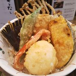 米と天ぷら 悠々 - 鶏と半熟玉子の天ぷら丼ぶり 900円