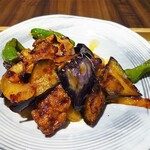 Kamadoka - ﾅｽと鶏肉のﾋﾟﾘ辛炒め