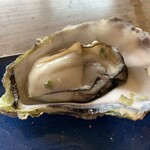 Coast table - 真牡蠣は5月いっぱいかな？