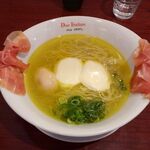 黄金の塩らぁ麺 ドゥエイタリアン - らぁ麺生ハムフロマージュ