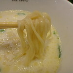 黄金の塩らぁ麺 ドゥエイタリアン - 