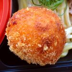 黄金の塩らぁ麺 ドゥエイタリアン 市ヶ谷本店 - フォアグラ入りライスコロッケ