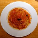 カプリチョーザ - トマトとニンニクのスパゲティ