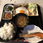 ヒロミ - 鮭朝定食500円。