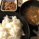 ヒロミ - ご飯、納豆、味噌汁。