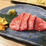 a slice of BEEF ひときれの牛肉 - 