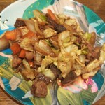 お好み焼き すみ - ホルモン焼き 野菜炒め をお皿に盛りました(2020.05.26)