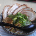 大鷹ラーメン - 赤鷹チャーシュー麺大盛り無料 880円