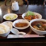中国料理 彩鳳 - ランチ定食（揚げ白身魚のピリ辣あんかけ）